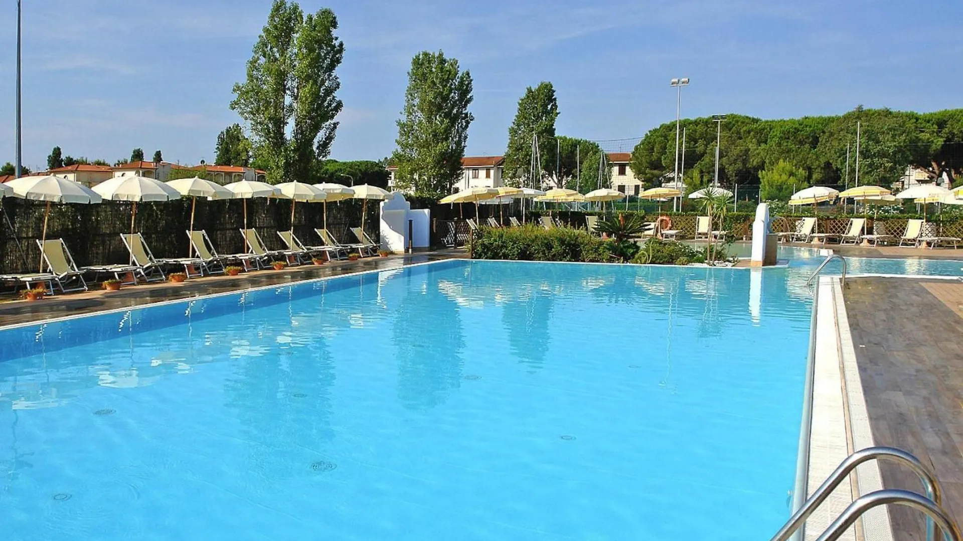 Apartment In Vada Near Restaurants La Cinquantina Italy